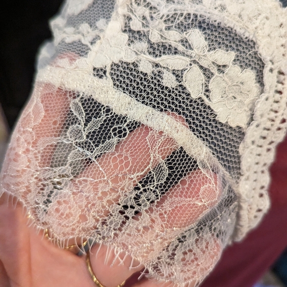 Burgundy and white lace yoke raglan top - XL - Picture 3 of 7